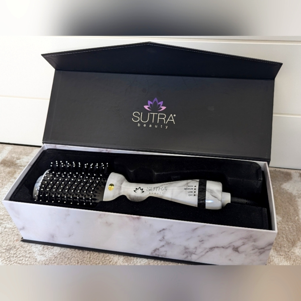 Brand New in box Sutra Blow Dry Brush